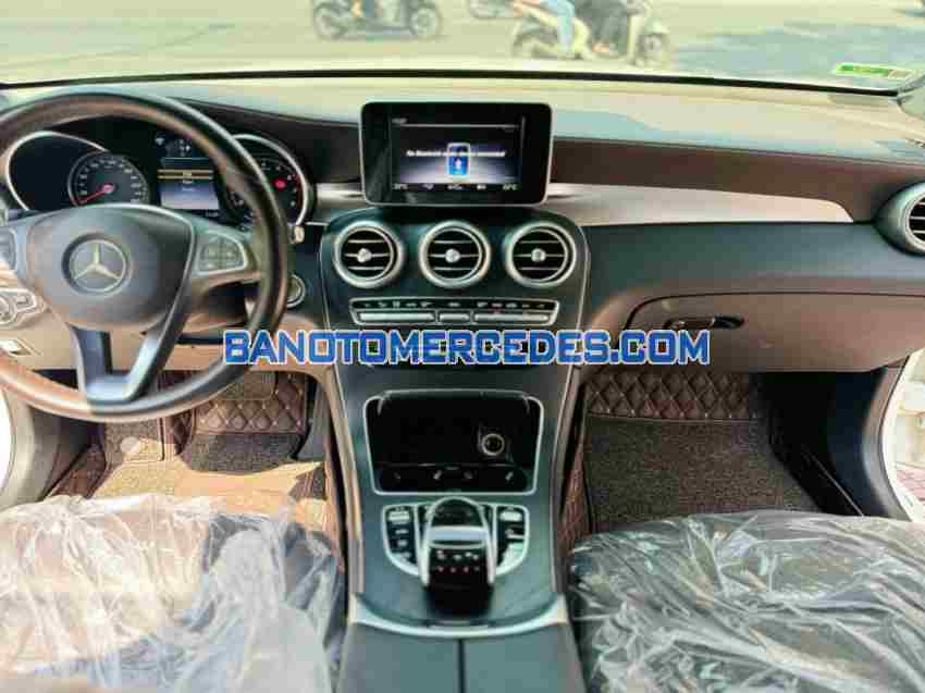 Cần bán gấp xe Mercedes Benz GLC 300 4Matic năm 2017, màu Trắng, Số tự động