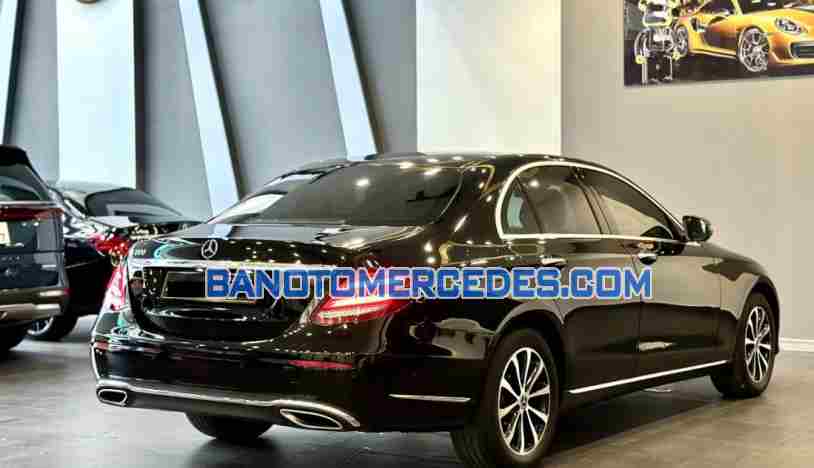 Cần bán gấp xe Mercedes Benz E class E200 năm 2019, màu Đen, Số tự động