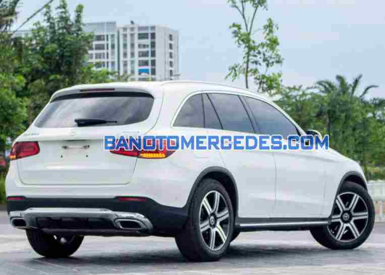 Cần bán gấp Mercedes Benz GLC 200 4Matic đời 2021, màu Trắng