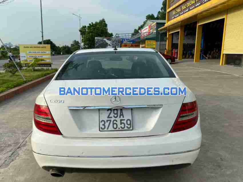 Cần bán gấp xe Mercedes Benz C class C200 năm 2011, màu Trắng, Số tự động