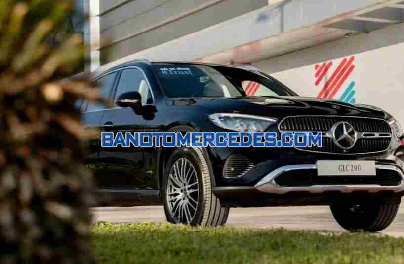 Mercedes Benz GLC 200 4Matic Số tự động màu Đen 2024