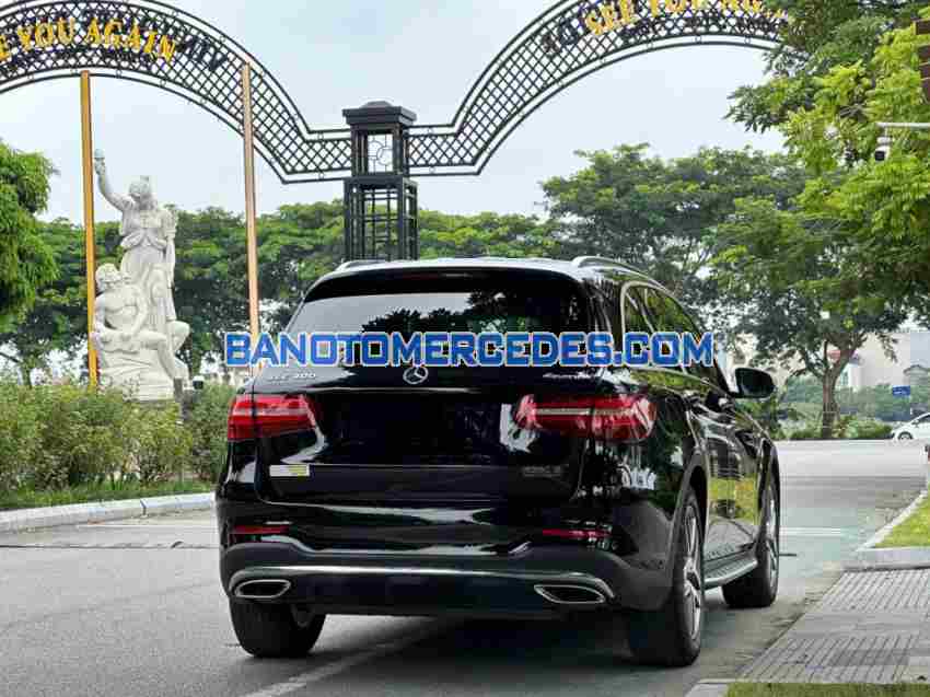 Cần bán gấp Mercedes Benz GLC 300 4Matic 2017 - Xe đẹp - Giá tốt