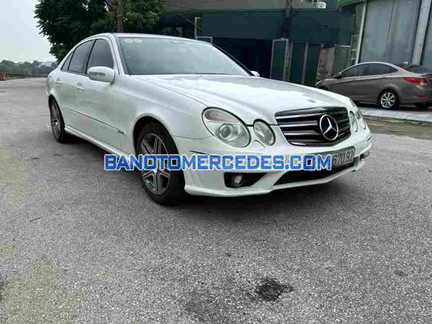 Cần bán gấp Mercedes Benz E class E240 đời 2002, màu Trắng