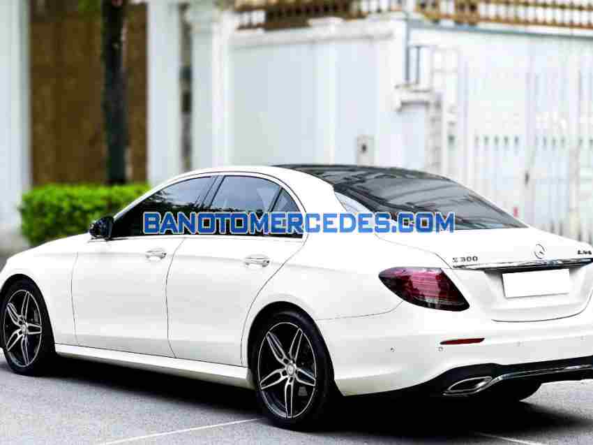 Cần bán gấp xe Mercedes Benz E class E300 AMG năm 2016, màu Trắng, Số tự động