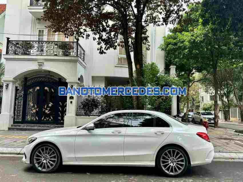 Cần bán xe Mercedes Benz C class C300 AMG màu Trắng 2017