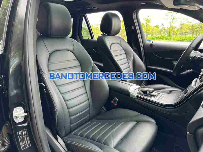 Bán xe Mercedes Benz GLC 300 4Matic đời 2017 - Giá tốt