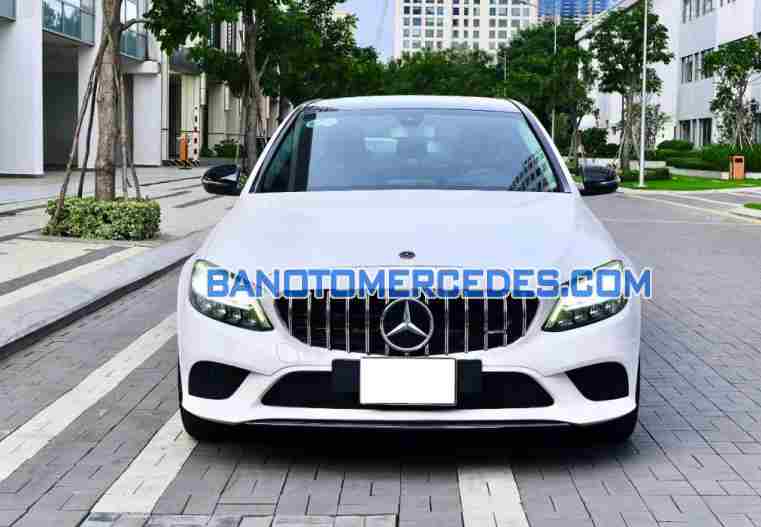 Cần bán gấp xe Mercedes Benz C class C180 năm 2020, màu Trắng, Số tự động