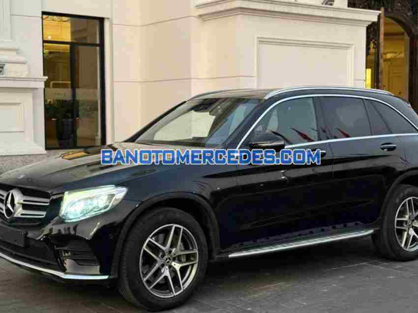 Cần bán gấp xe Mercedes Benz GLC 300 4Matic 2017 màu Đen