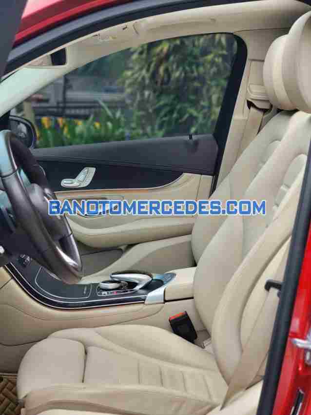 Cần bán gấp Mercedes Benz GLC 300 4Matic năm 2019 giá cực tốt