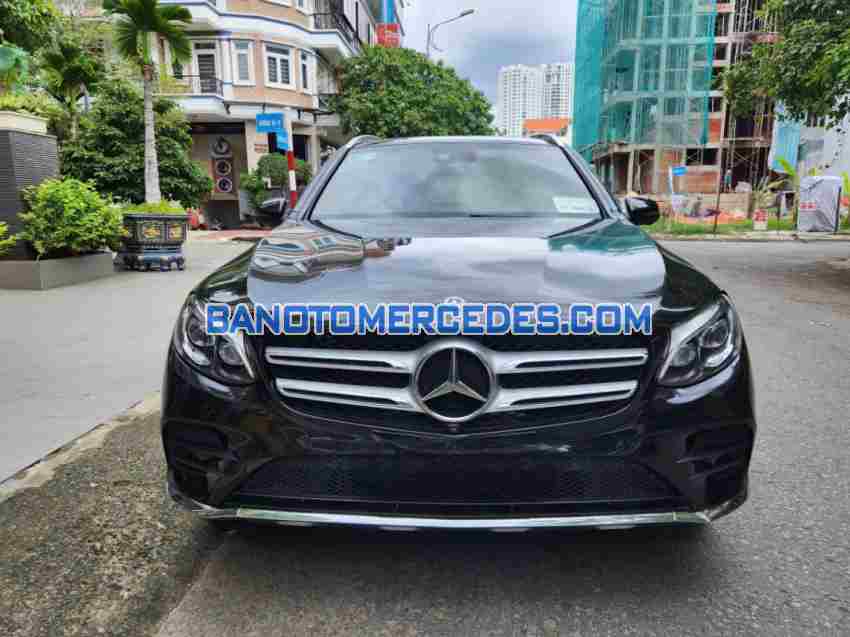 Cần bán gấp xe Mercedes Benz GLC 300 4Matic năm 2018, màu Đen, Số tự động