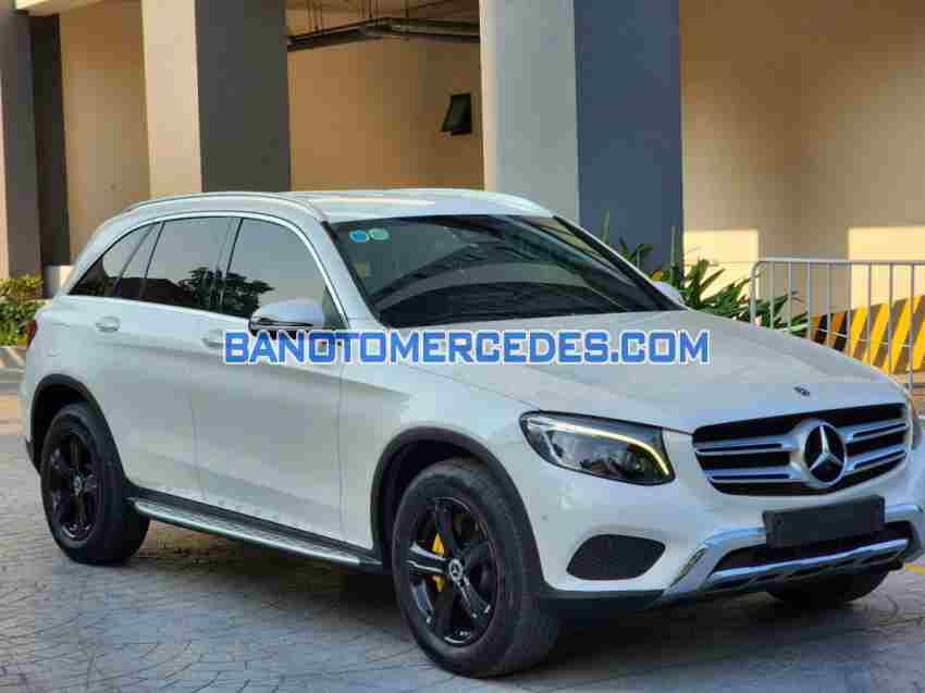 Cần bán xe Mercedes Benz GLC 250 4Matic năm 2017 màu Trắng cực đẹp