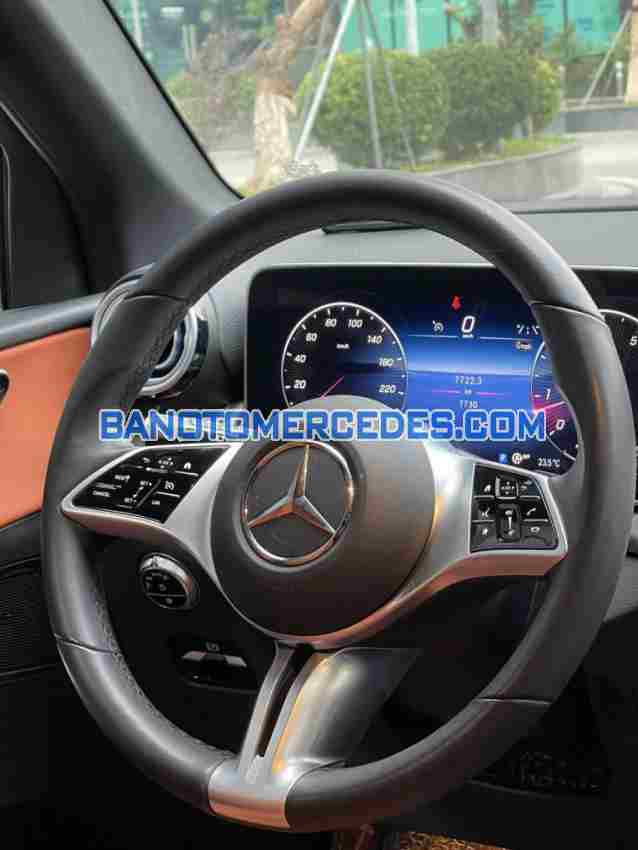 Cần bán xe Mercedes Benz GLC 200 4Matic màu Trắng 2023