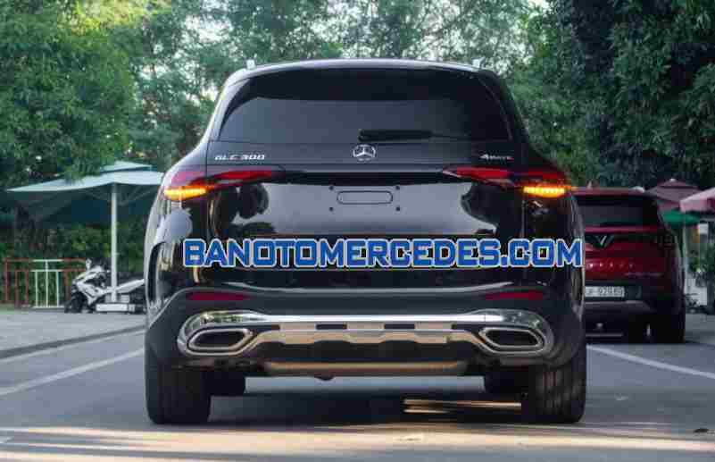 Cần bán gấp Mercedes Benz GLC 300 4Matic đời 2023, màu Đen