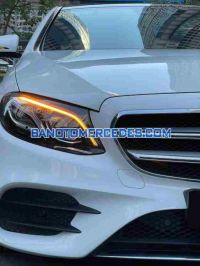 Cần bán gấp xe Mercedes Benz E class E300 AMG 2017 màu Trắng