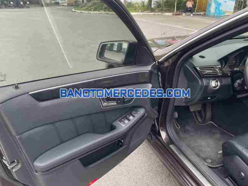 Cần bán gấp xe Mercedes Benz E class E250 năm 2010, màu Nâu, Số tự động