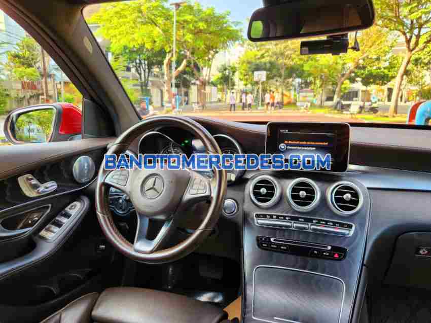 Cần bán gấp xe Mercedes Benz GLC 300 4Matic năm 2017, màu Đỏ, Số tự động