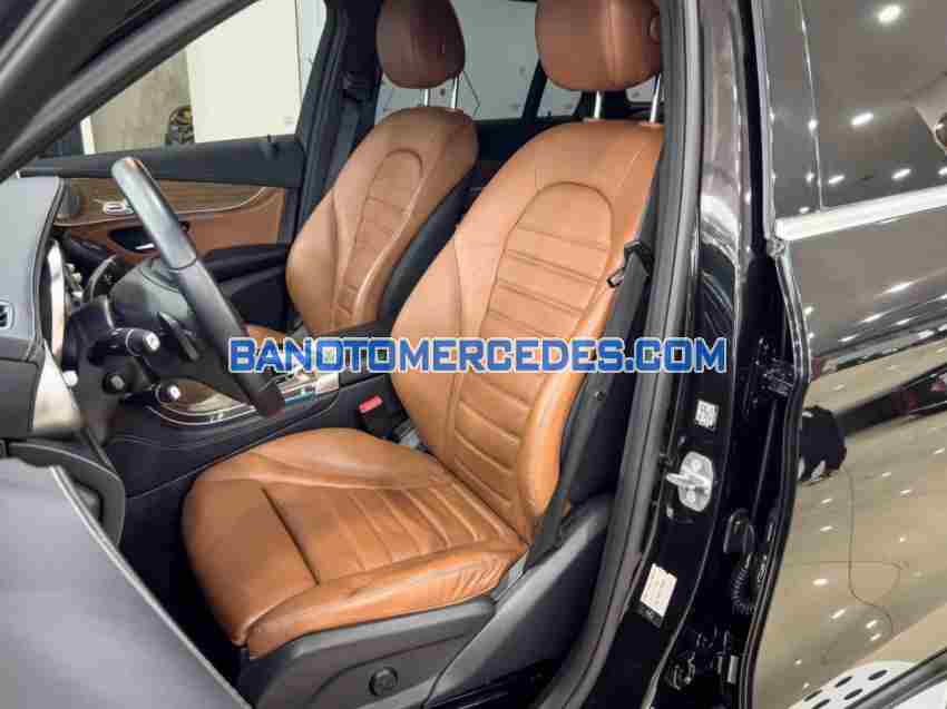 Cần bán Mercedes Benz GLC 250 4Matic 2018 - Số tự động