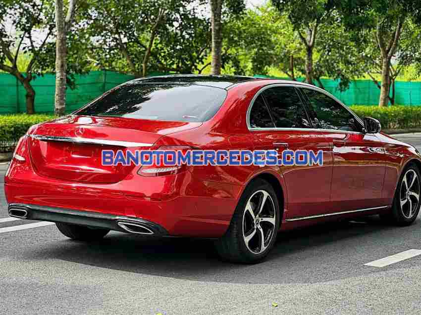 Cần bán gấp xe Mercedes Benz E class E200 Sport năm 2019, màu Đỏ, Số tự động