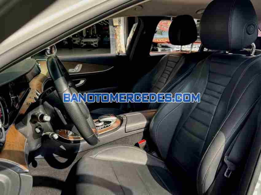 Cần bán gấp xe Mercedes Benz E class E200 2018 màu Trắng