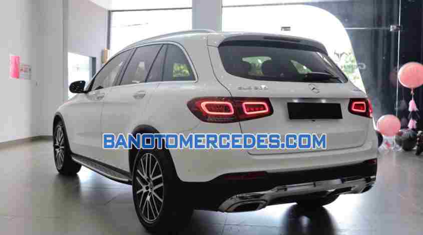 Cần bán xe Mercedes Benz GLC 200 4Matic màu Trắng 2022