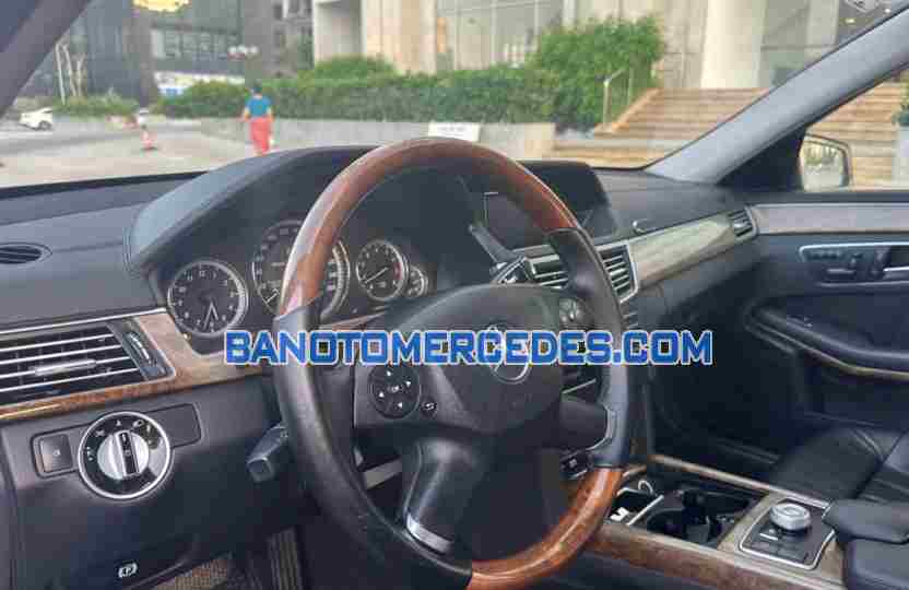 Cần bán Mercedes Benz E class E300 Máy xăng 2011 màu Đen