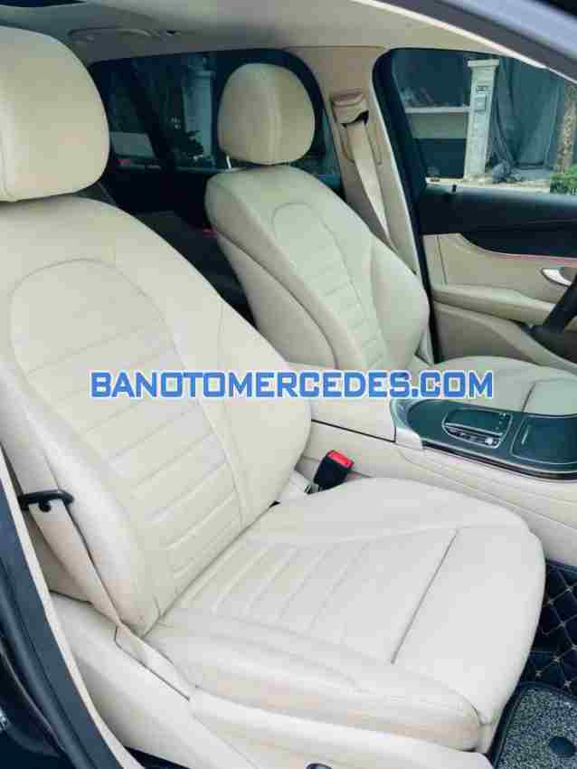 Cần bán gấp Mercedes Benz GLC 300 4Matic năm 2021 giá cực tốt