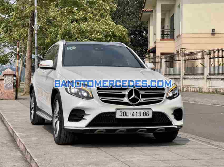 Cần bán xe Mercedes Benz GLC 300 4Matic màu Trắng 2017