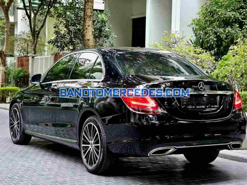 Cần bán gấp Mercedes Benz C class C200 Exclusive đời 2018, màu Đen