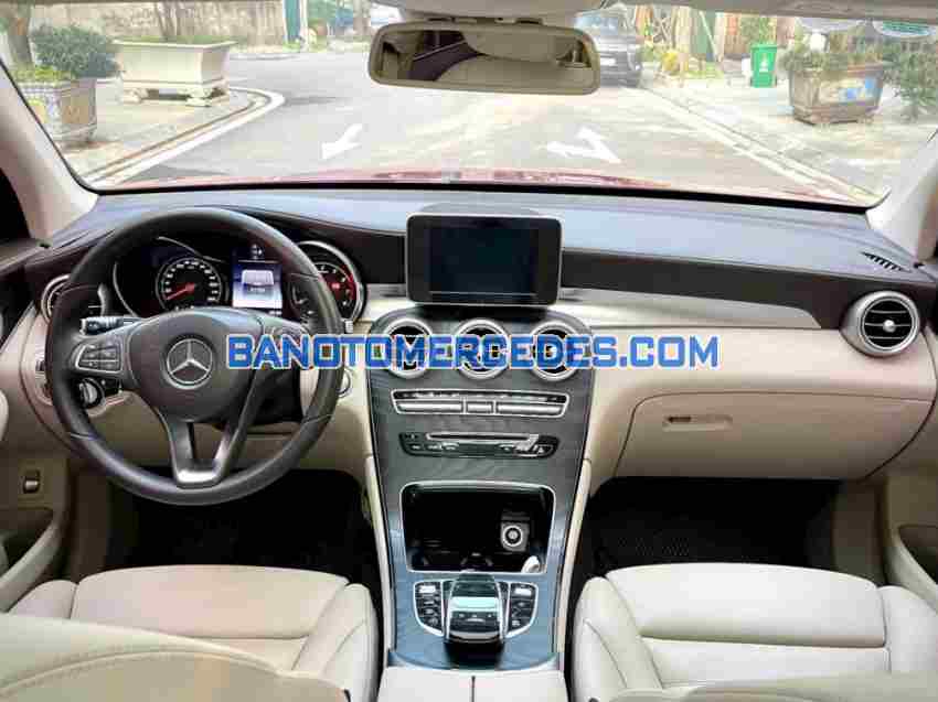 Cần bán gấp Mercedes Benz GLC 300 4Matic 2018 - Xe đẹp - Giá tốt