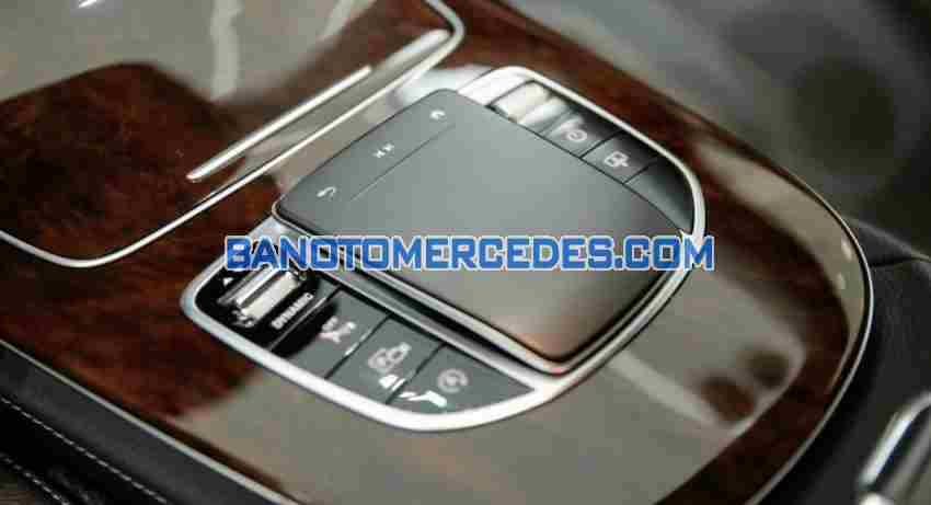 Mercedes Benz E class E200 Exclusive 2022 Số tự động cực đẹp!