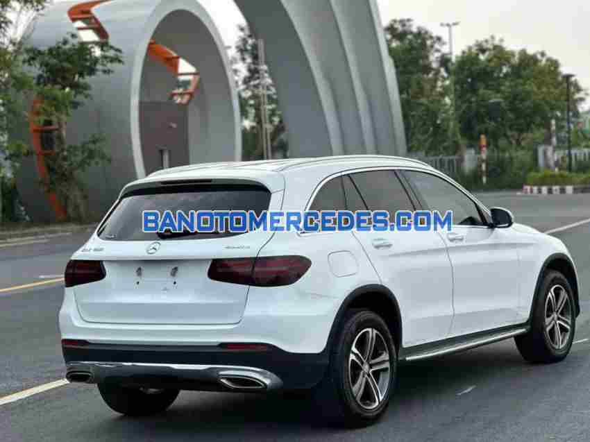 Cần bán gấp Mercedes Benz GLC 250 4Matic 2017 - Xe đẹp - Giá tốt