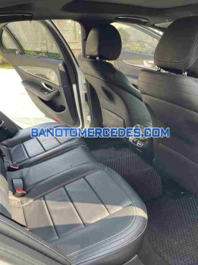 Cần bán gấp xe Mercedes Benz E class E300 AMG 2017 màu Trắng