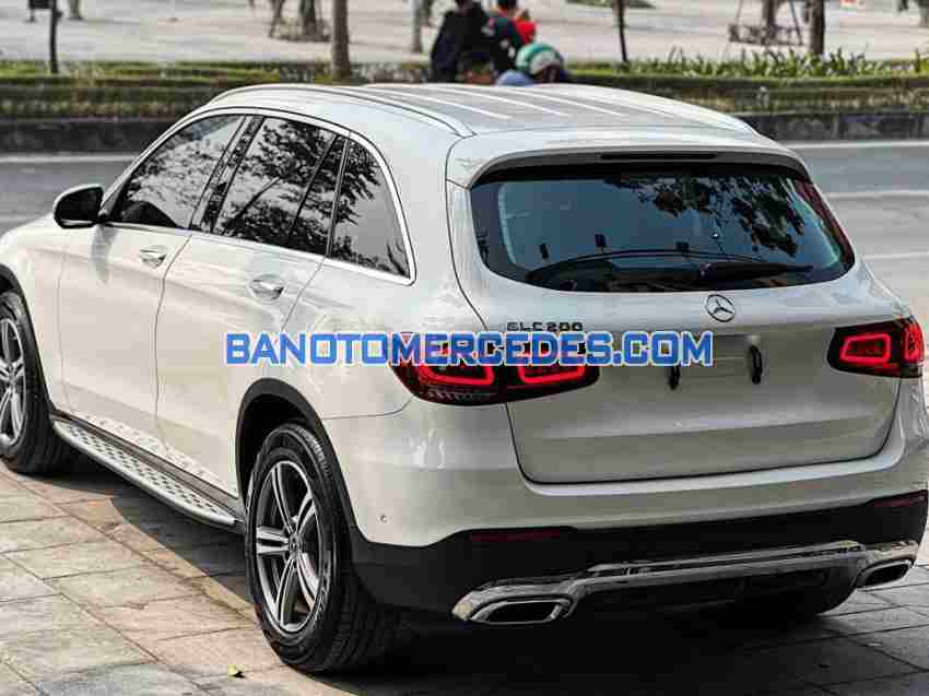 Cần bán gấp Mercedes Benz GLC 200 đời 2021, màu Trắng