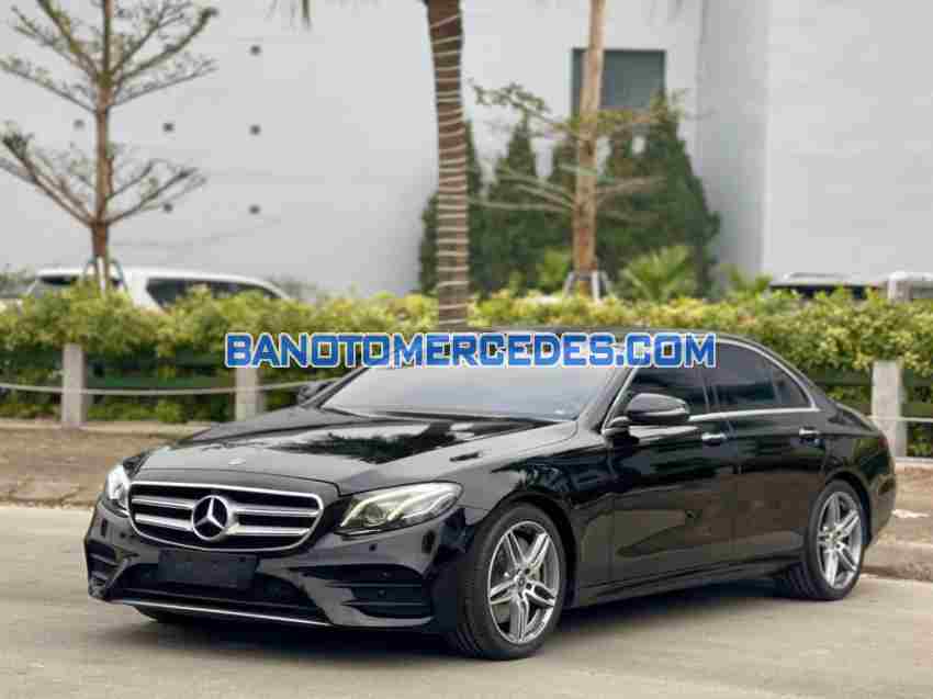 Cần bán gấp xe Mercedes Benz E class E300 AMG 2017 màu Đen