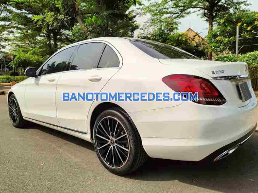 Cần bán gấp Mercedes Benz C class C200 Exclusive đời 2019, màu Trắng