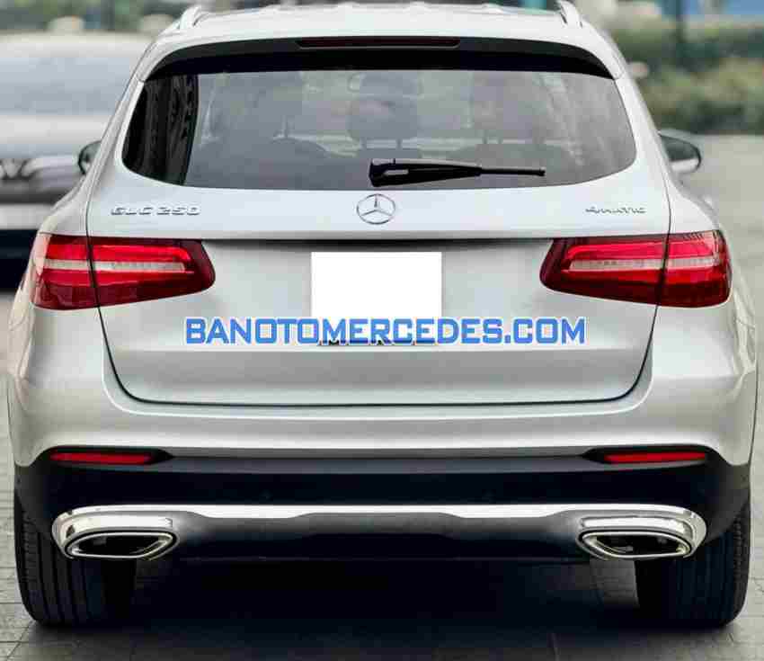 Cần bán gấp xe Mercedes Benz GLC 250 4Matic năm 2017, màu Bạc, Số tự động