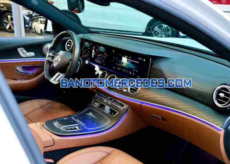 Cần bán xe Mercedes Benz E class E300 AMG màu Trắng 2021