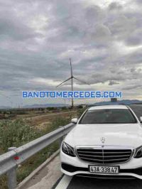 Cần bán gấp Mercedes Benz E class E200 đời 2017, màu Trắng