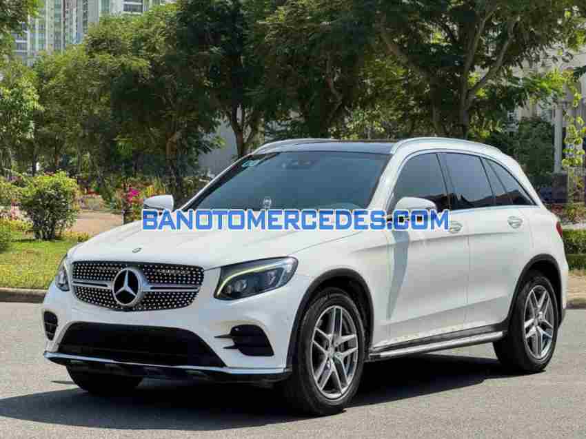 Cần bán gấp xe Mercedes Benz GLC 300 4Matic năm 2017, màu Trắng, Số tự động