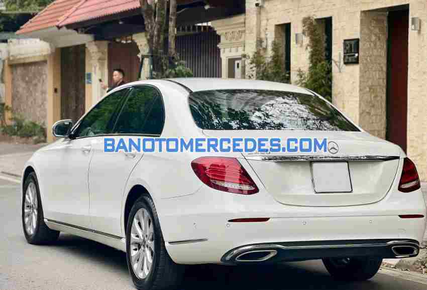 Cần bán gấp Mercedes Benz E class E200 năm 2017 giá cực tốt