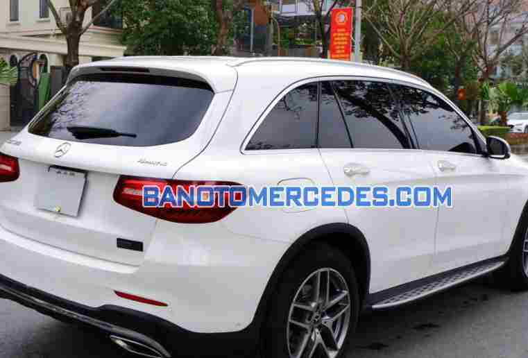 Cần bán gấp Mercedes Benz GLC 300 4Matic đời 2019, màu Trắng