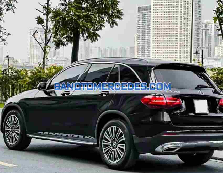 Cần bán xe Mercedes Benz GLC 250 4Matic màu Đen 2018