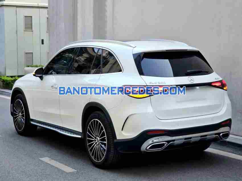 Cần bán gấp xe Mercedes Benz GLC 300 4Matic năm 2023, màu Trắng, Số tự động