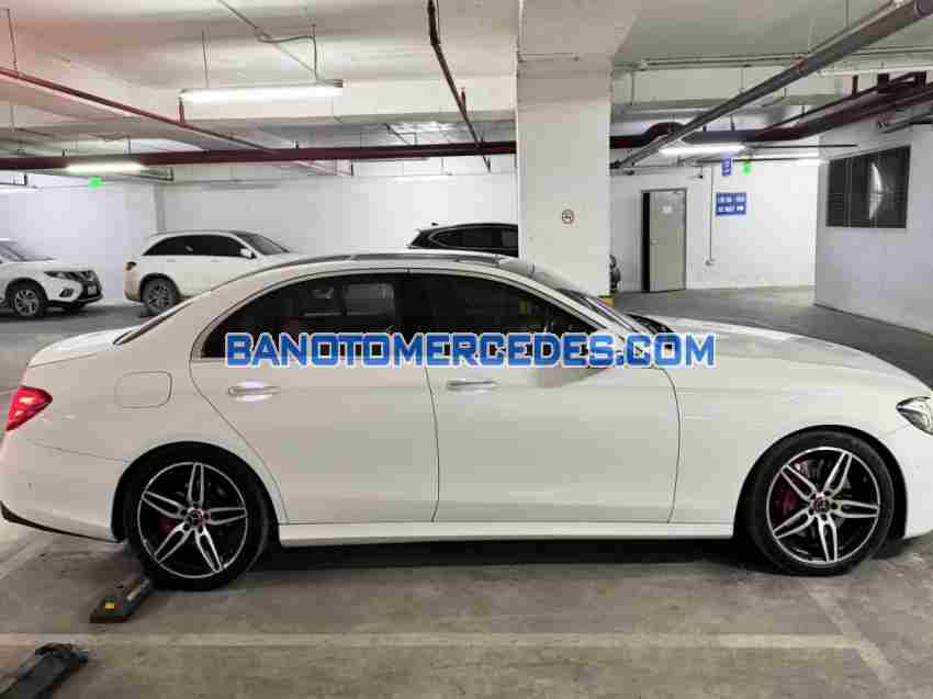 Cần bán Mercedes Benz E class E300 AMG CBU 2017, xe đẹp giá rẻ bất ngờ