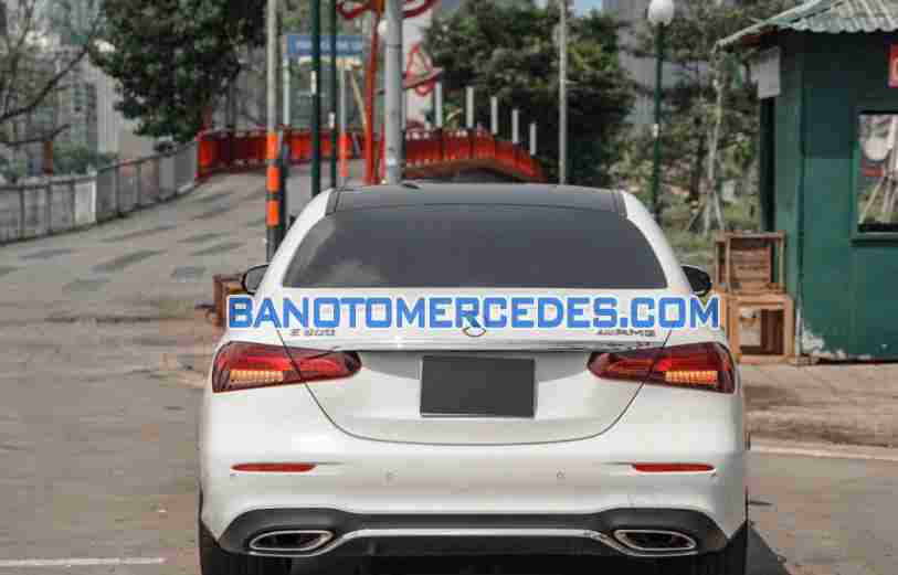 Cần bán xe Mercedes Benz E class E300 AMG màu Trắng 2021