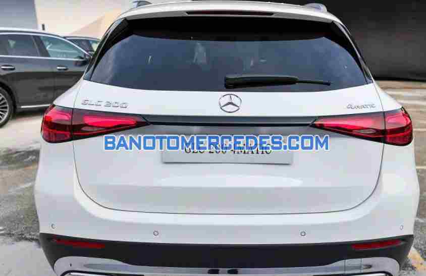 Bán Mercedes Benz GLC 200 4Matic năm 2024, màu Trắng, xe Lắp ráp trong nước