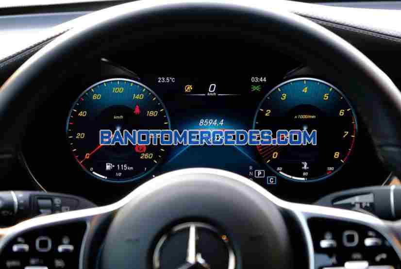 Cần bán xe Mercedes Benz GLC 200 4Matic năm 2021 màu Trắng cực đẹp