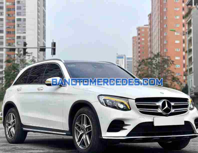 Cần bán xe Mercedes Benz GLC 300 4Matic năm 2017 màu Trắng cực đẹp