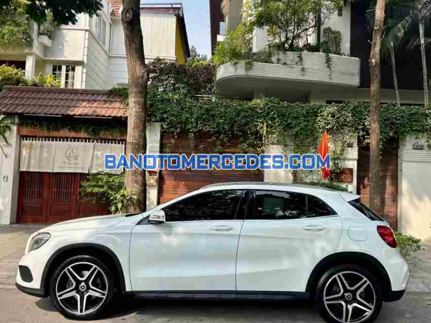 Cần bán gấp Mercedes Benz GLA class GLA 250 4Matic đời 2014, màu Trắng