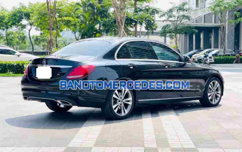 Cần bán gấp Mercedes Benz C class C250 Exclusive đời 2019, màu Đen